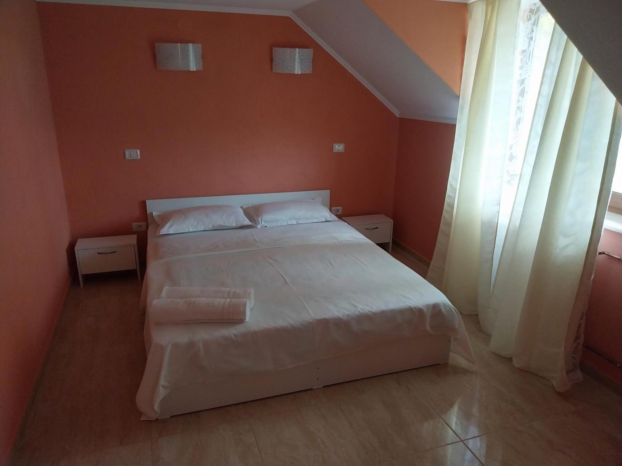 Guest house Serena House *